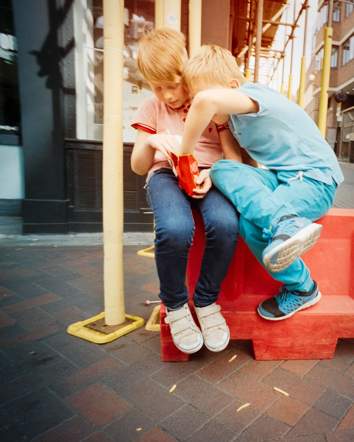 boys_with_chips_london